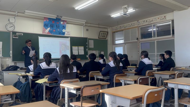 中学校にて講演会